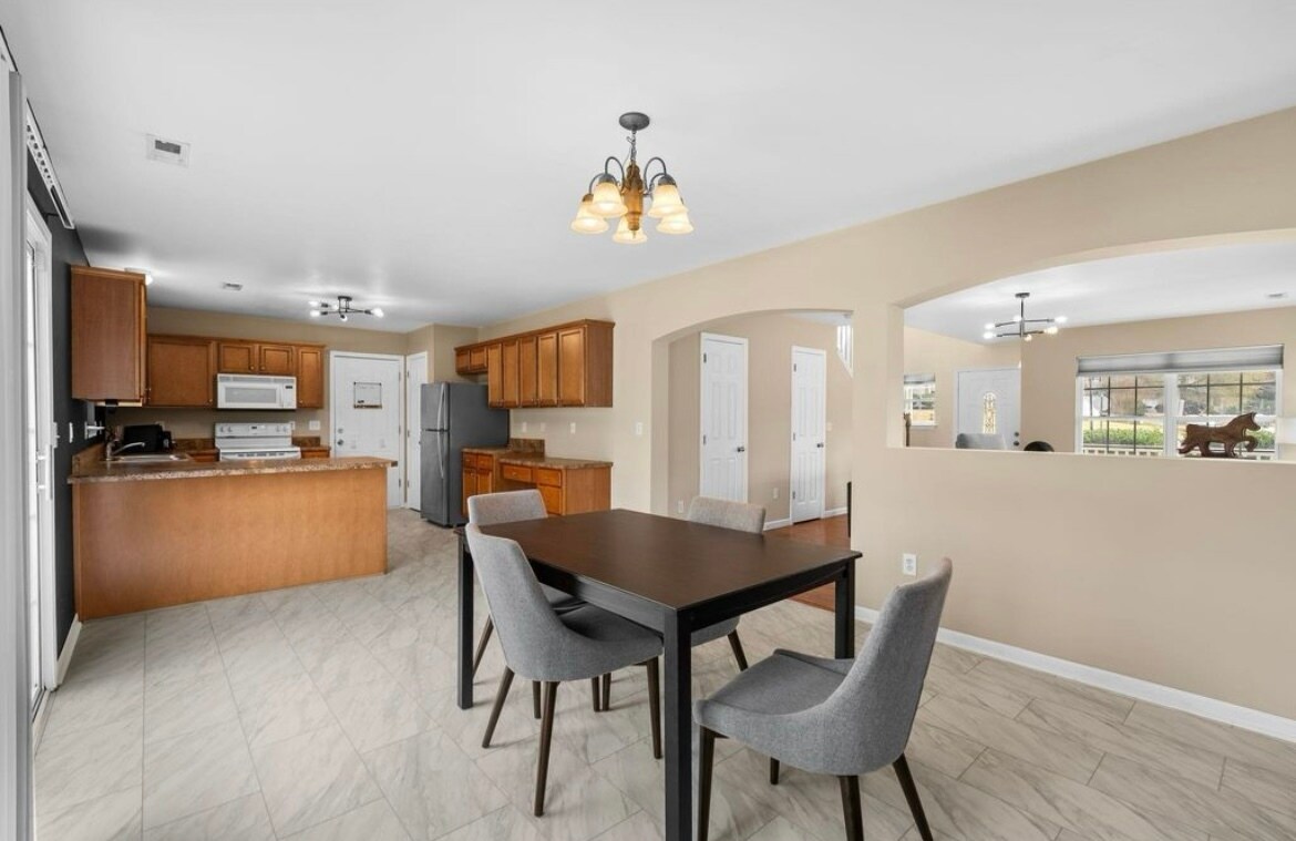 Building Photo - 100 Maximus Dr
