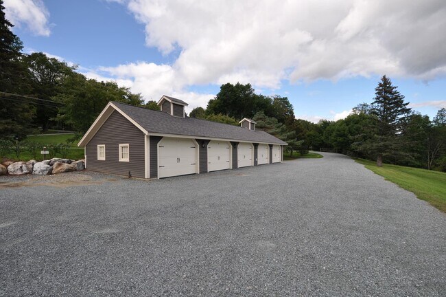 Building Photo - 764 Barnumville Rd