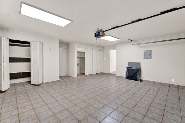Building Photo - 3 Bed 3 Bath Home in the Laredo's Northside Primavera Subdivision! Available Now!