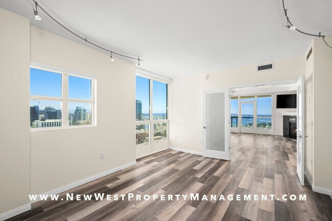 Building Photo - Spectacular Marina District 3-Bedroom Pent...