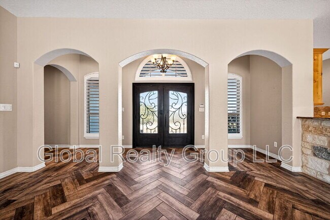 Building Photo - 7033 Robin Hood Way