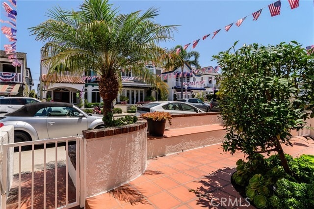 Building Photo - 313 Diamond