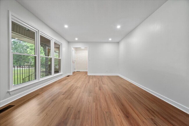 Building Photo - 511 Arbor Dr