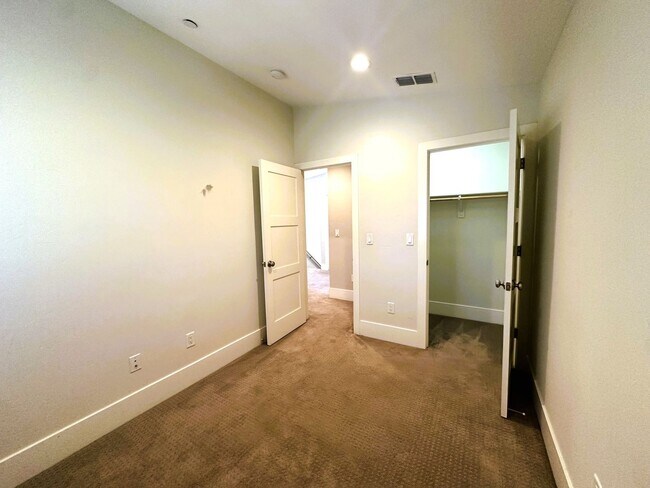 Building Photo - 2625 Nicasio Ln
