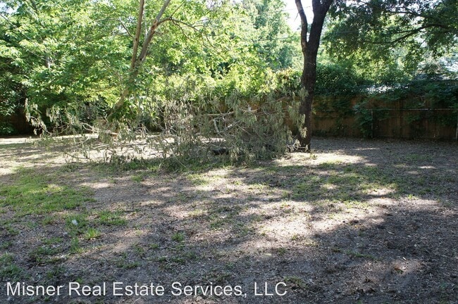 Building Photo - 3 br, 1 bath House - 413 NE 44th Street