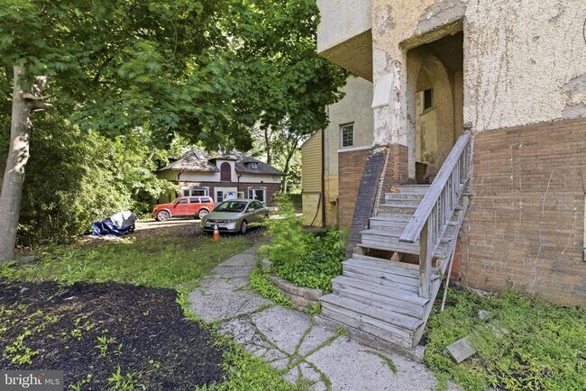 Building Photo - 5939 Drexel Rd