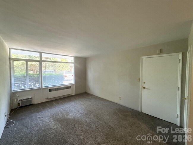 Building Photo - 2126 E 7th St