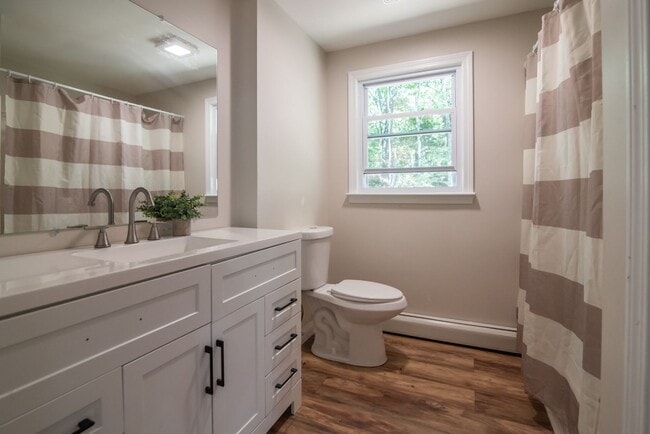 Building Photo - 11 Chatham St