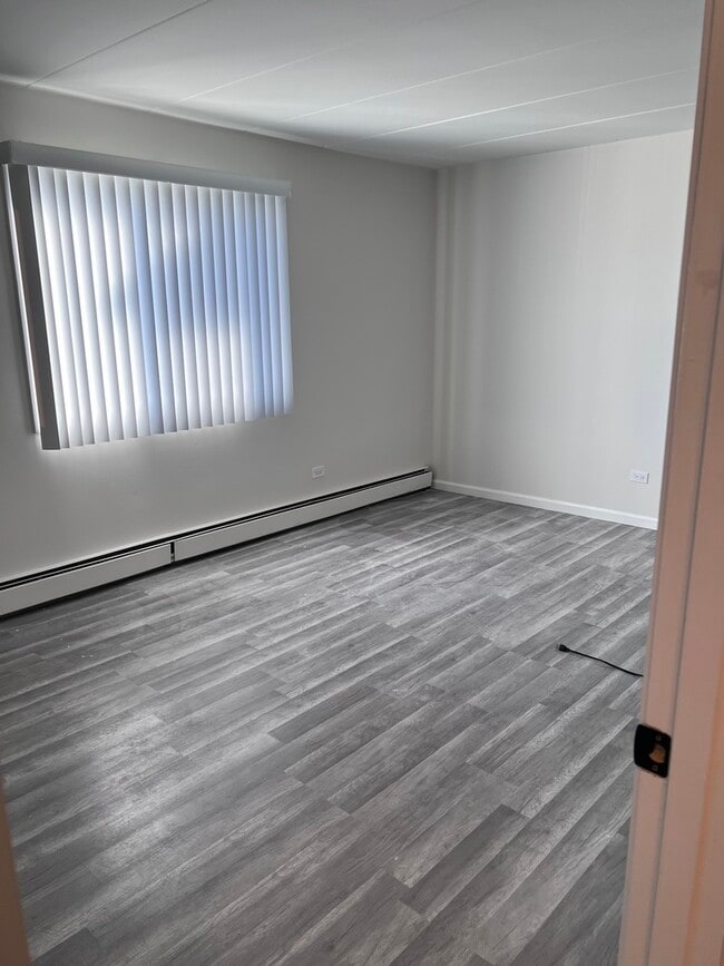 Building Photo - 10611 Parkside Ave