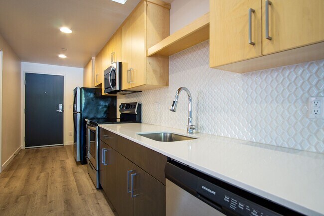 Building Photo - 6015 S Virginia Ave