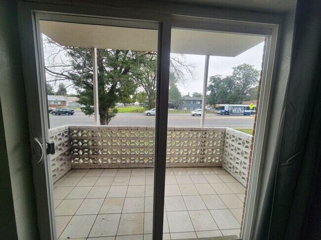 Building Photo - 1994 Elmira St