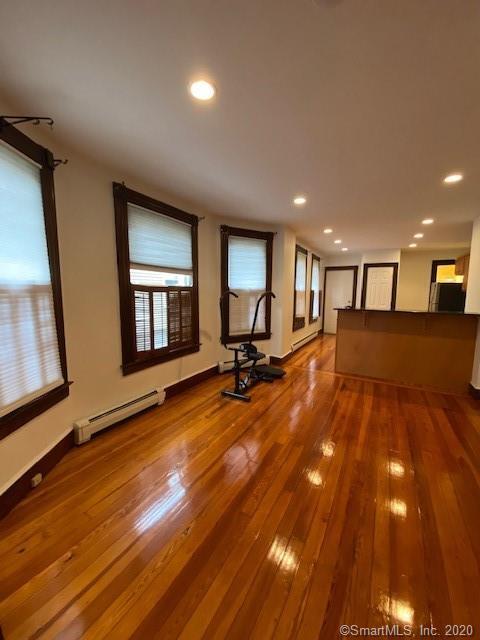 Building Photo - 174 Meadow St