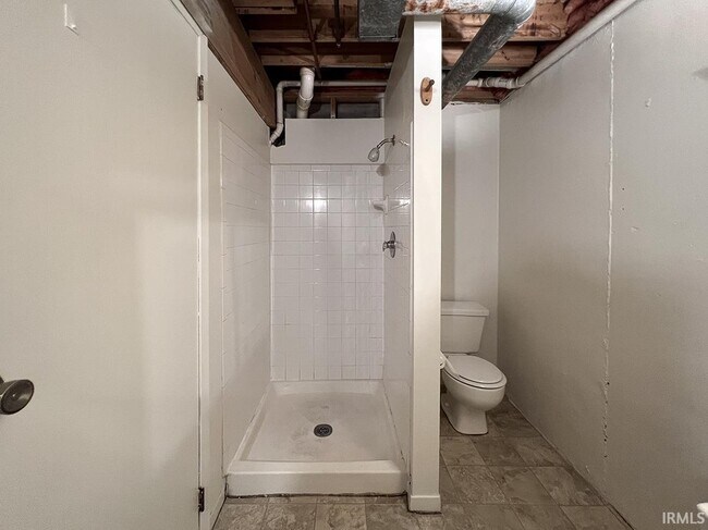 Building Photo - 513 E Graham Pl