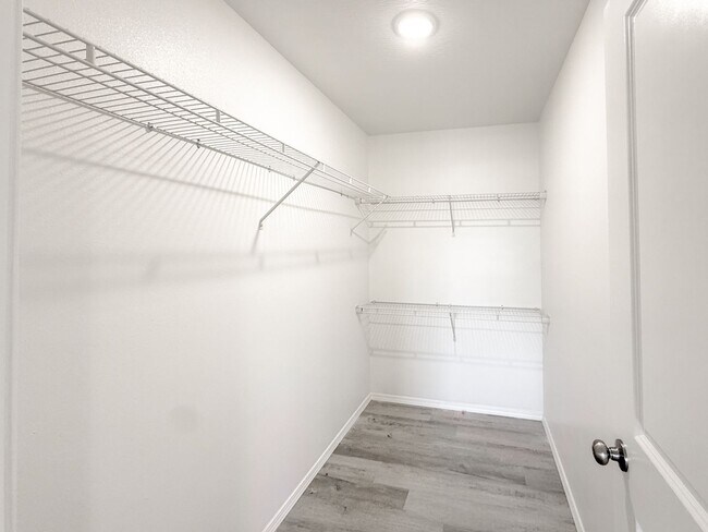 Building Photo - Brand New Home!!