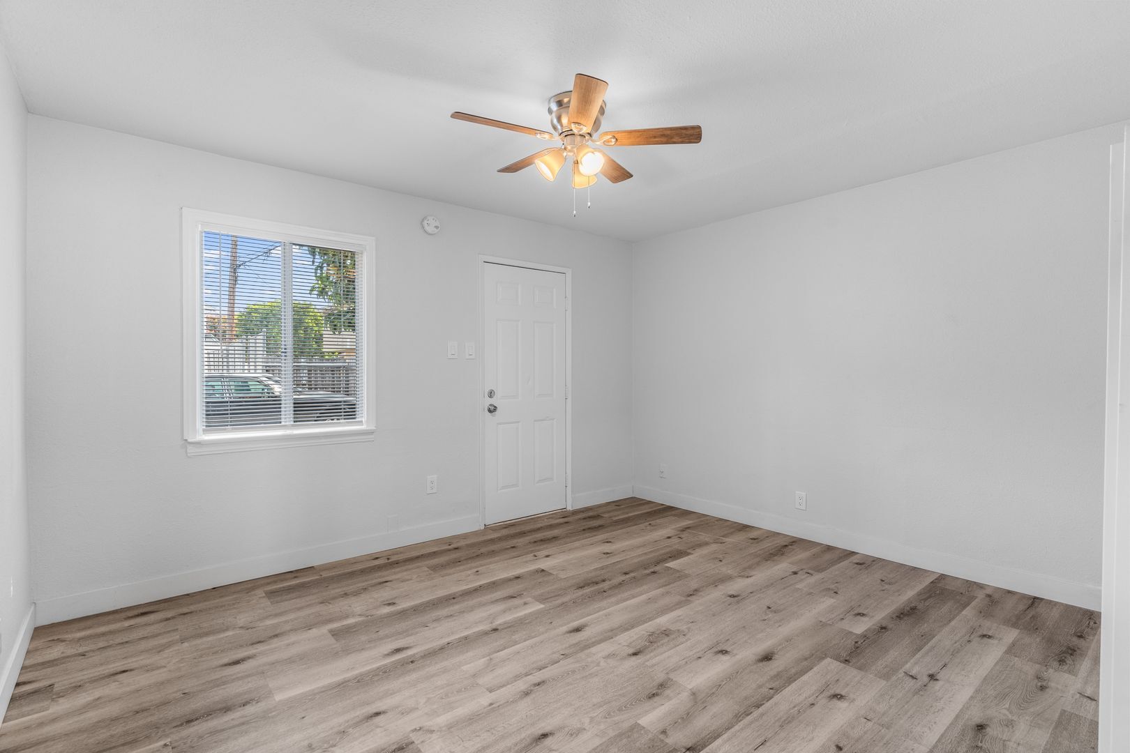 Building Photo - 2652 E 15th St