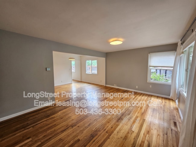 Building Photo - 2205 N Willamette Blvd