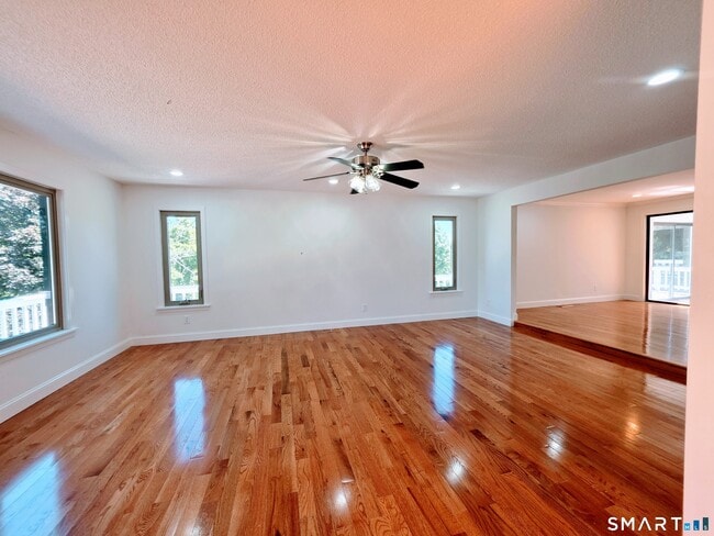 Building Photo - 7 Glenview Dr