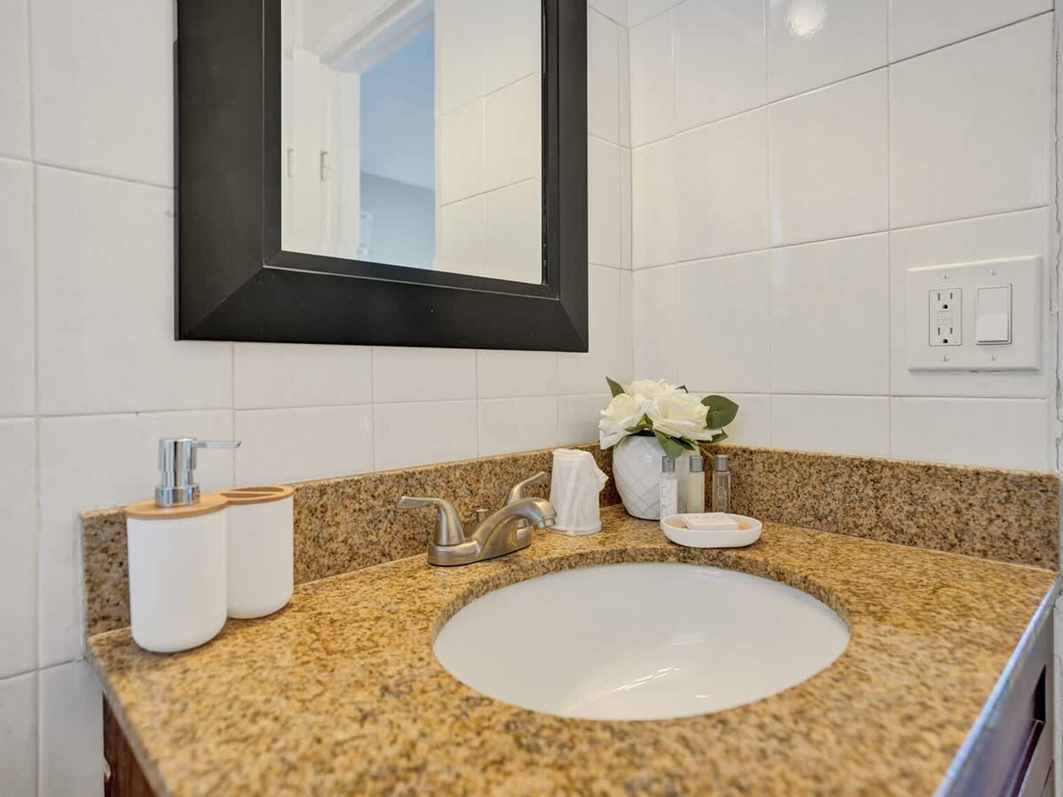 Building Photo - 3208 NE 9th St