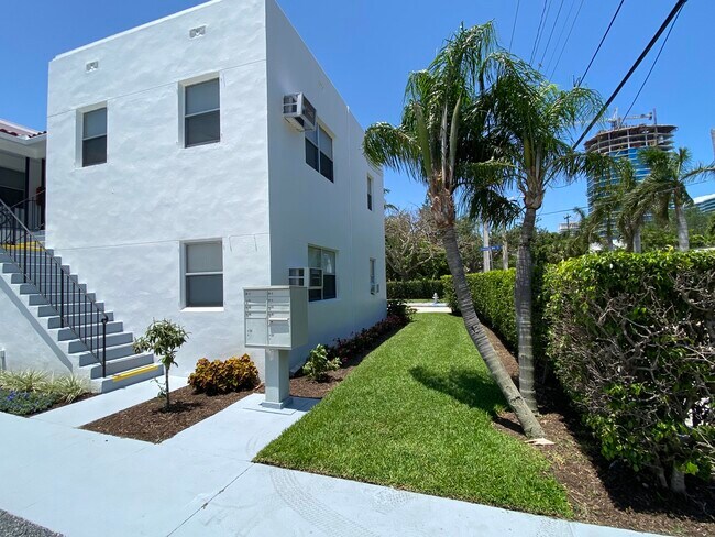 Building Photo - 1519 S Olive Ave