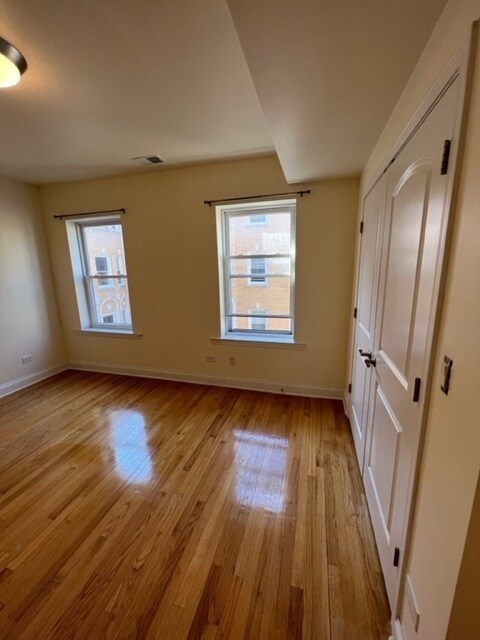 Building Photo - 7411 N Hoyne Ave