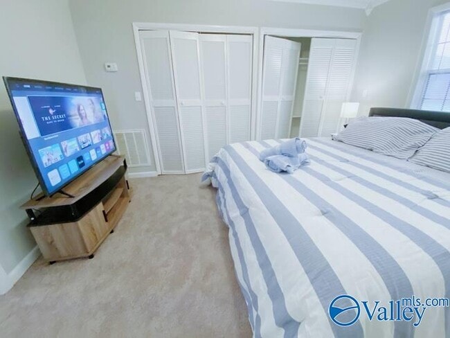 Building Photo - 12005 Greenleaf Dr SE