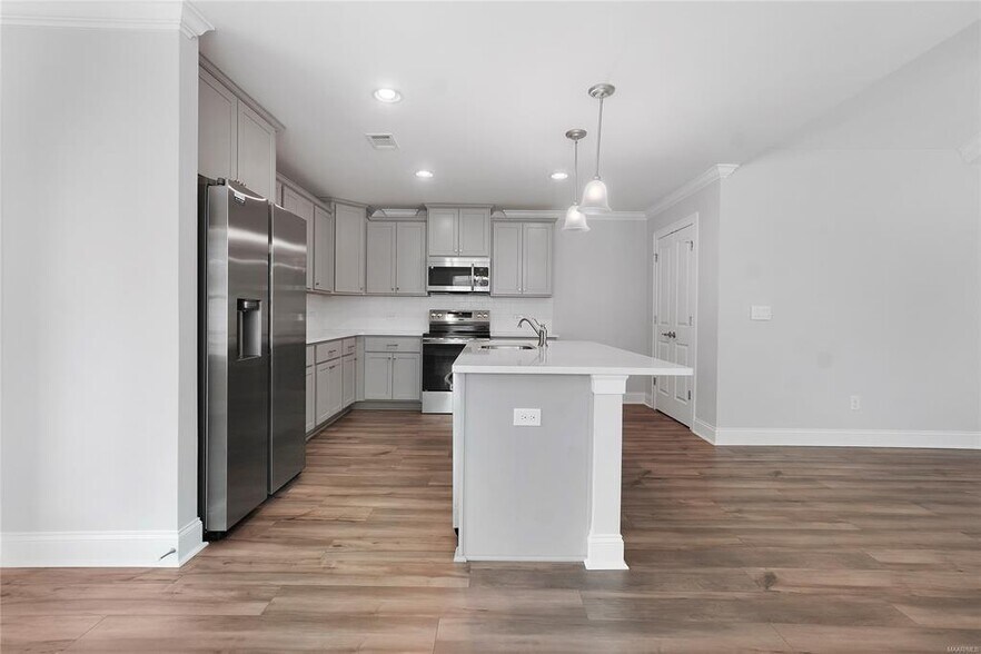 Building Photo - 994 Pearl Dr