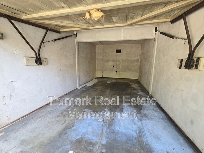 Building Photo - 1112.5 N Maryland Ave