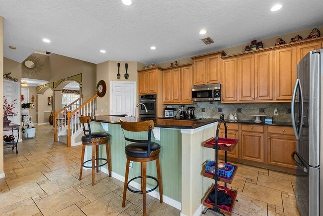 Building Photo - 1352 Oakcrest Ct