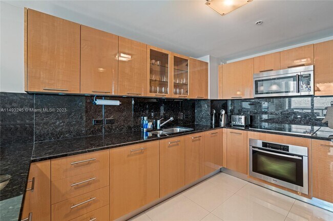 Building Photo - 6899 Collins Ave