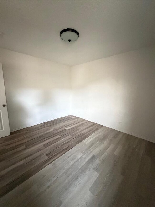 Building Photo - 1006 N Meadows Dr