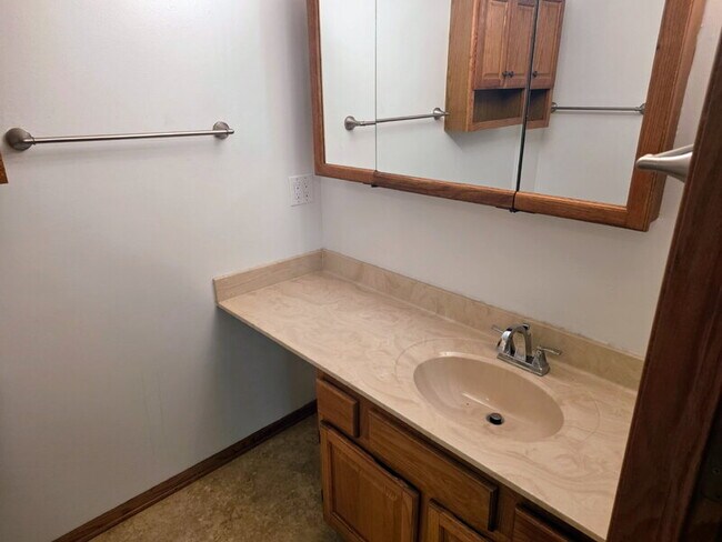 Building Photo - 5310 Brookview Dr