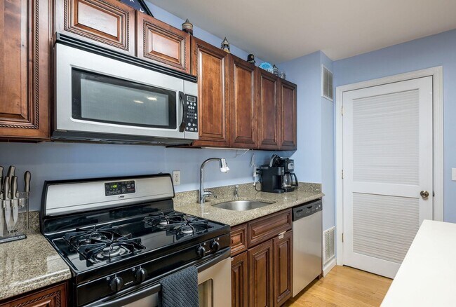 Building Photo - 135 38th St