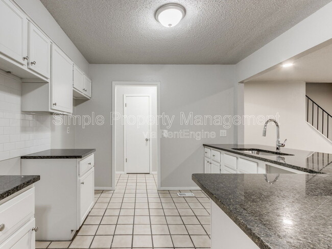 Building Photo - 8508 Candlewood Dr
