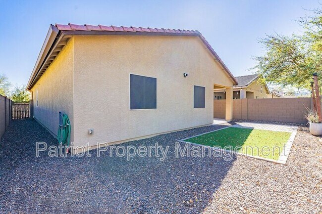 Building Photo - 8816 S 41st Dr