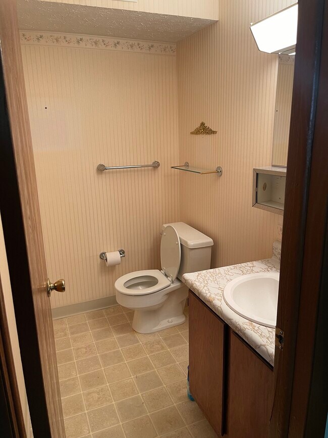 Building Photo - 3 Stratford Rd