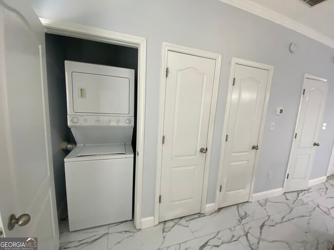 Building Photo - 417 Whitehall Rd