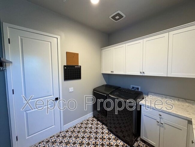 Building Photo - 74635 Tesla Dr