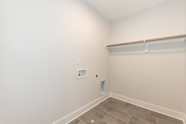 Building Photo - Brand New Corner Townhome in Rolesville!