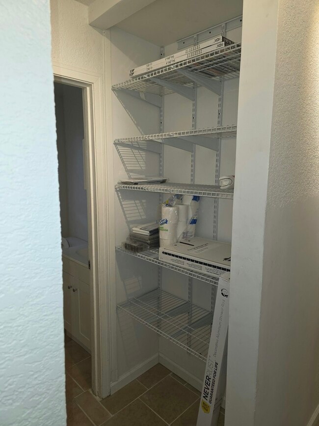 Building Photo - 709 Windy Rd