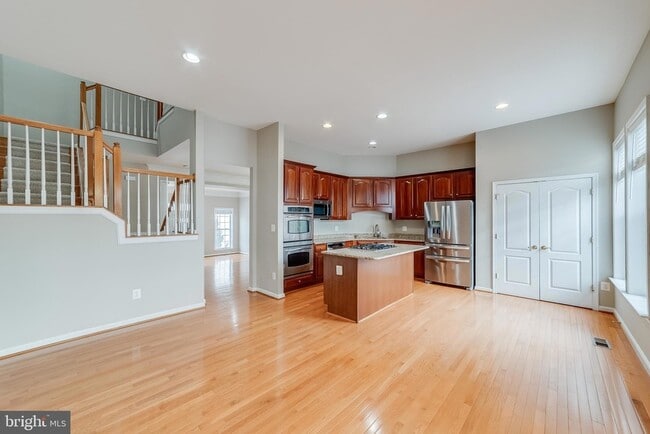 Building Photo - 22072 Avonworth Square