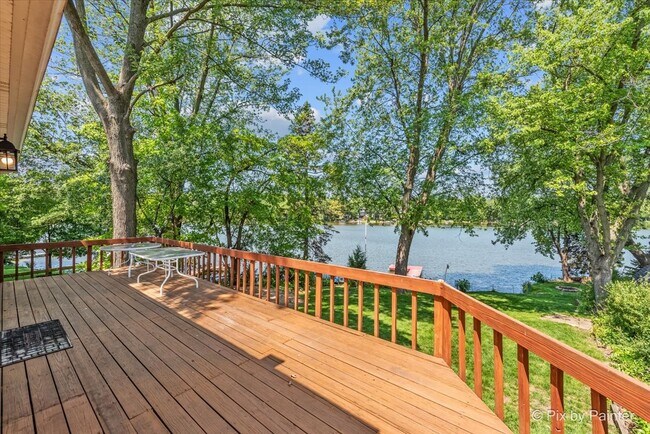Building Photo - 24060 N Lakeside Dr