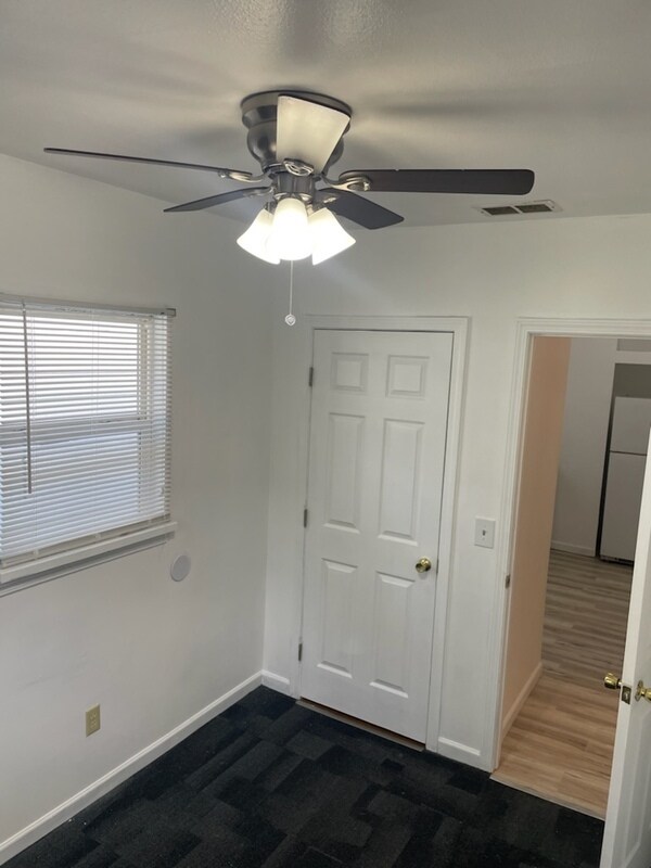 Building Photo - 1415 Longfield Ave