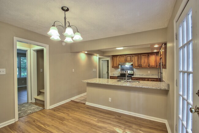 Building Photo - 301 Cactus St