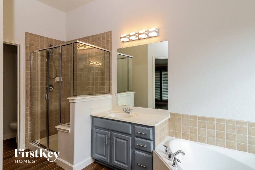 Building Photo - 1009 Sycamore St