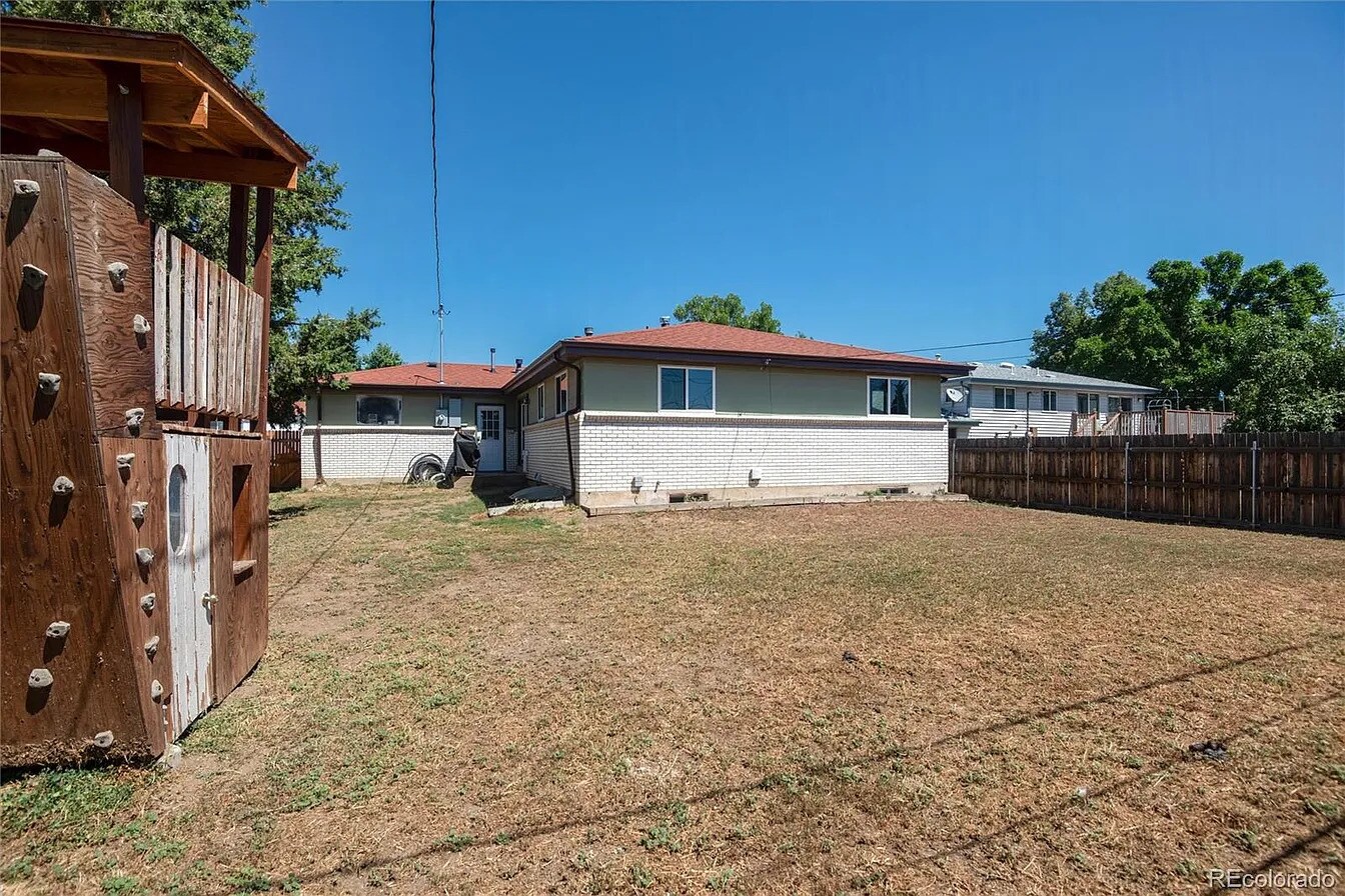 Building Photo - 7520 W Bails Ave