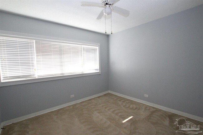 Building Photo - 825 Bayshore Dr