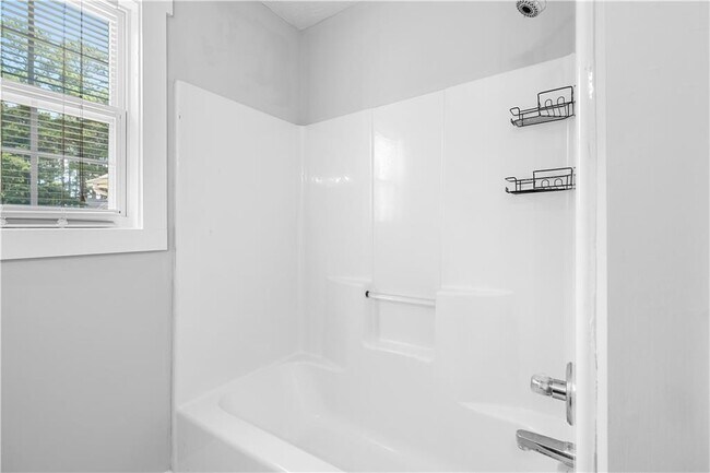 Building Photo - 141 Poplar Way