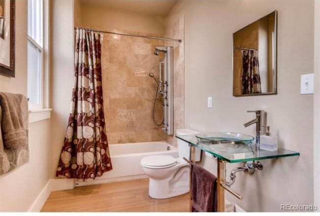 Building Photo - Updated 2-bedroom, 1-bath townhouse in the...