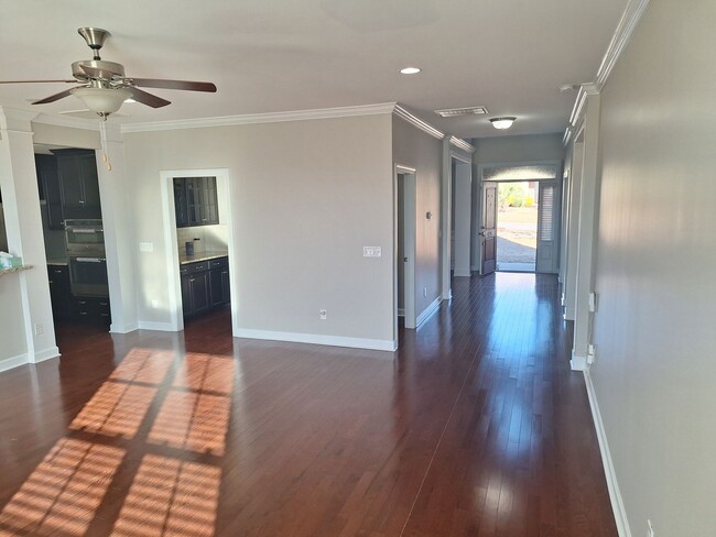 Building Photo - MARCH MOVE IN SPECIAL - $300 off FIRST FUL...