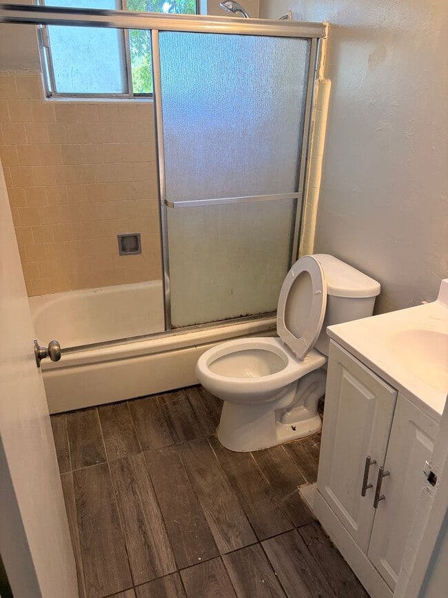 Building Photo - 5635 Hoffman Ct